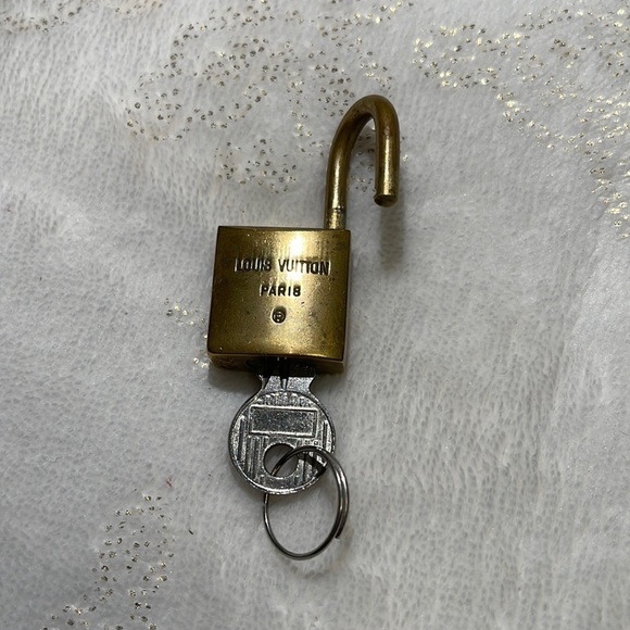 LOUIS VUITTON vintage lock set in #204 - Picture 4 of 10
